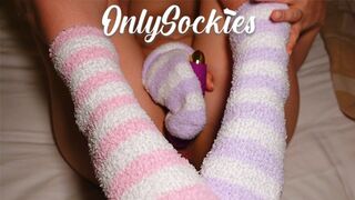 Toes on Fire with Every Stroke as I Fingering👉 Myself!