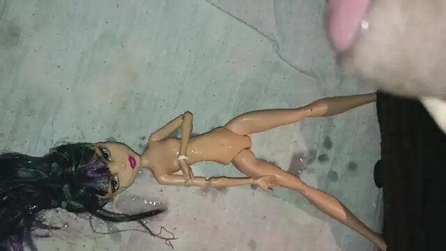 Amateur girls receive facial cumshots from muscular toy