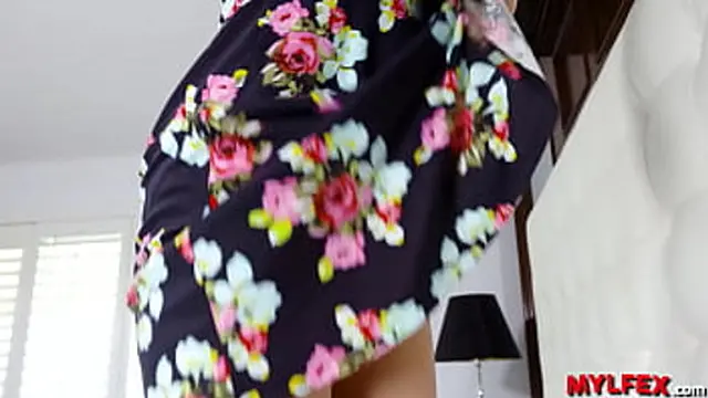 boyfriend Tempts milf′s Desire in Schoolroom Scene