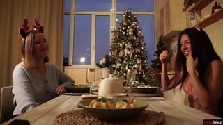 Rimming neighbor's shaft on Christmas Eve, jacking off to cum-filled climax🚀