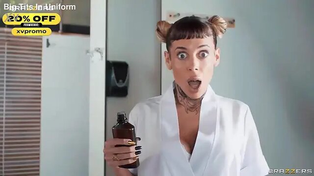 Sneaky Poolside Sex Abigaiil Morris / Brazzers/ Enter XVPROMO on official site for discount