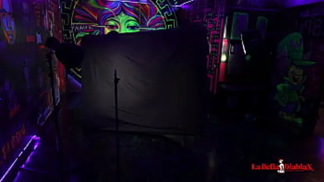 Latina with big booty takes massive facial from thick cock🌭