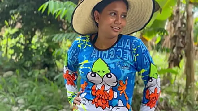 Pure rural maiden pleases me in the woods &mdash;  pays with her mouth for my seed