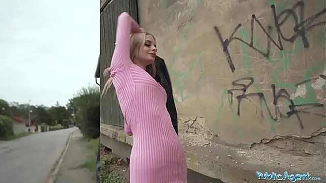 Model Prospect Gets Down on Her Knees for Big Cock🌭 Fuck Public Style