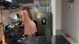 ME COJO ALA EMPLEADA DE SERVICIO EN LA COCINA