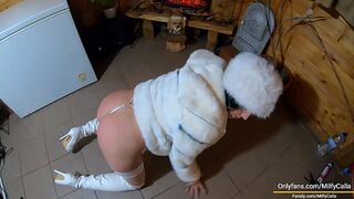 Snow Queen Sucks & Swallows – Cum on My Fur Coat