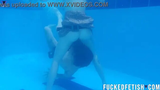 Brunette Latina Yessica Bunny Helen get wet and wild in the pool