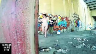 The art of masturbating in public places