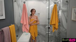 Nikki Nicole Gives Shy Stepbro A Steamy Shower BJ - S35:E10