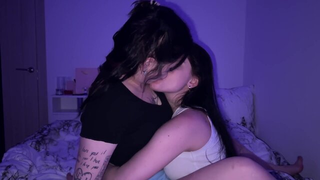 Step-sister goes wild in dirty cunnilingus session