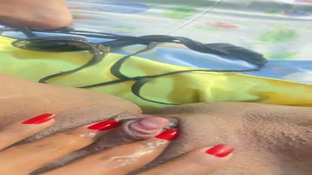 Hot greluda gets a cumshot with his little finger while in doggystyle position 