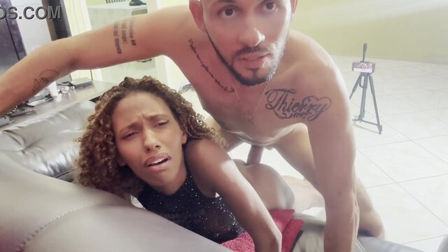 Gostosa Latina neighbor gets her little butt pounded